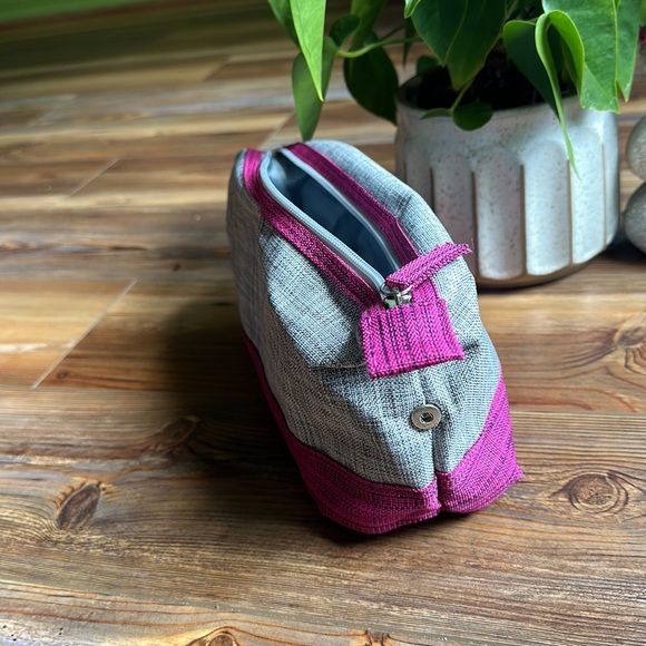 💖Rapid Lash grey and hot pink toiletries bag - Picture 4 of 5